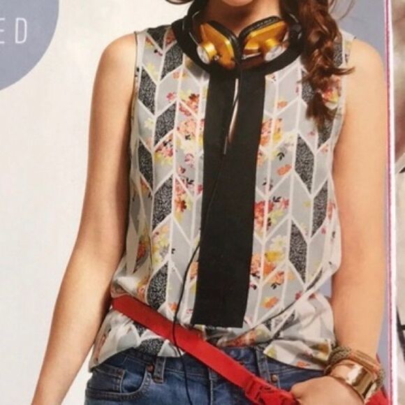 CABI Grosgrain Sleeveless Blouse Style 249 - Picture 9 of 10